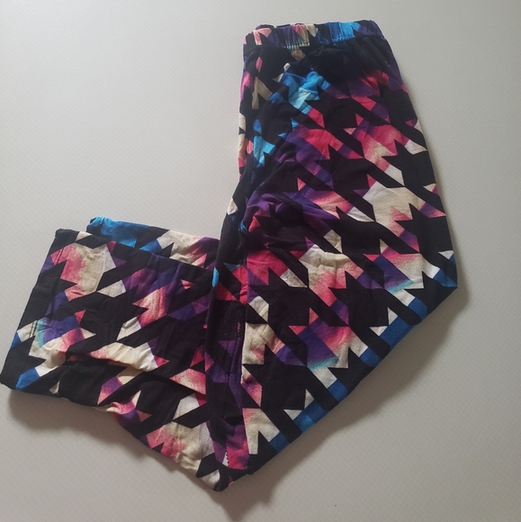 New Super Soft Patterned Tights/Capris - Picture 4 of 5